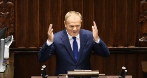"Samobójcze weto, tak naprawdę". Tusk ostro o decyzji Nawrockiego