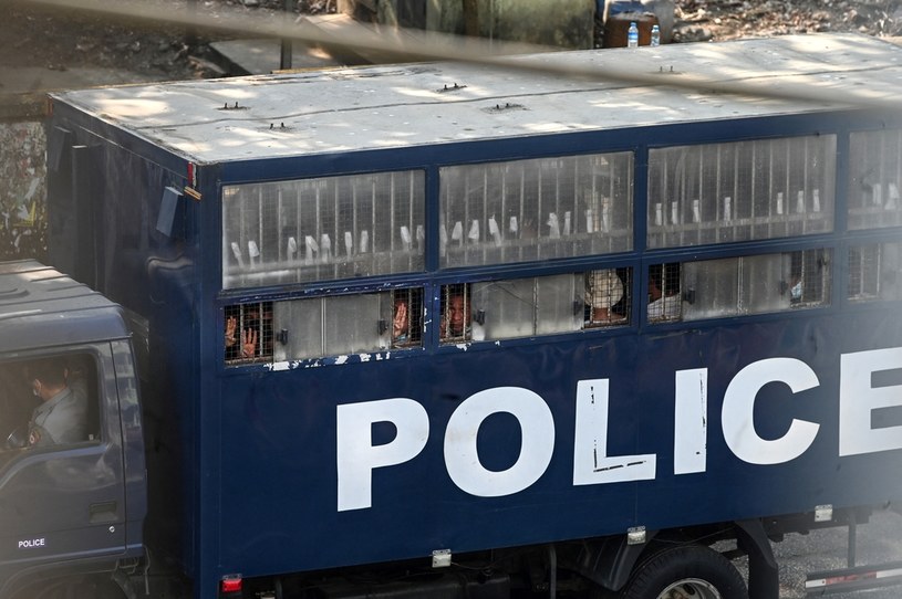 Samochód do przewożenia więźniów w Birmie; zdj. ilustracyjne /AFP