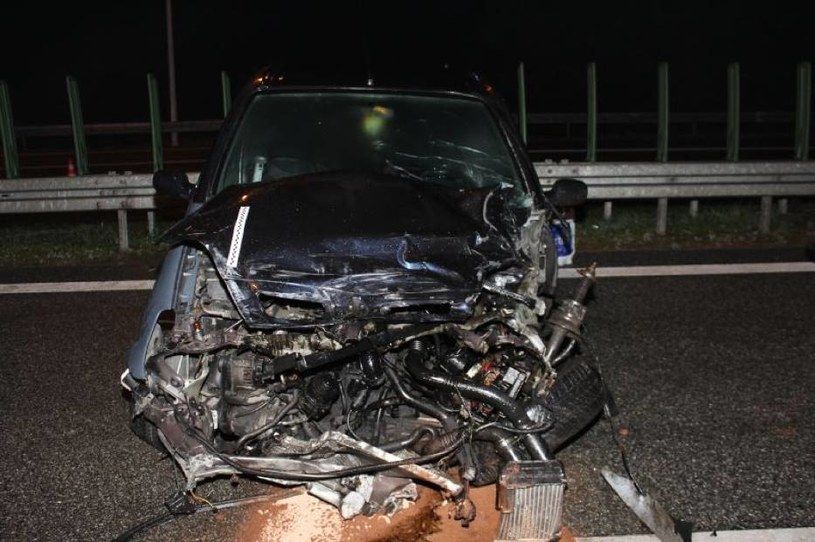 Samochód, którym jechał Komendarek nadawał się tylko do kasacji/ zdjęcia: Policja Skarżysko-Kamienna /materiały prasowe