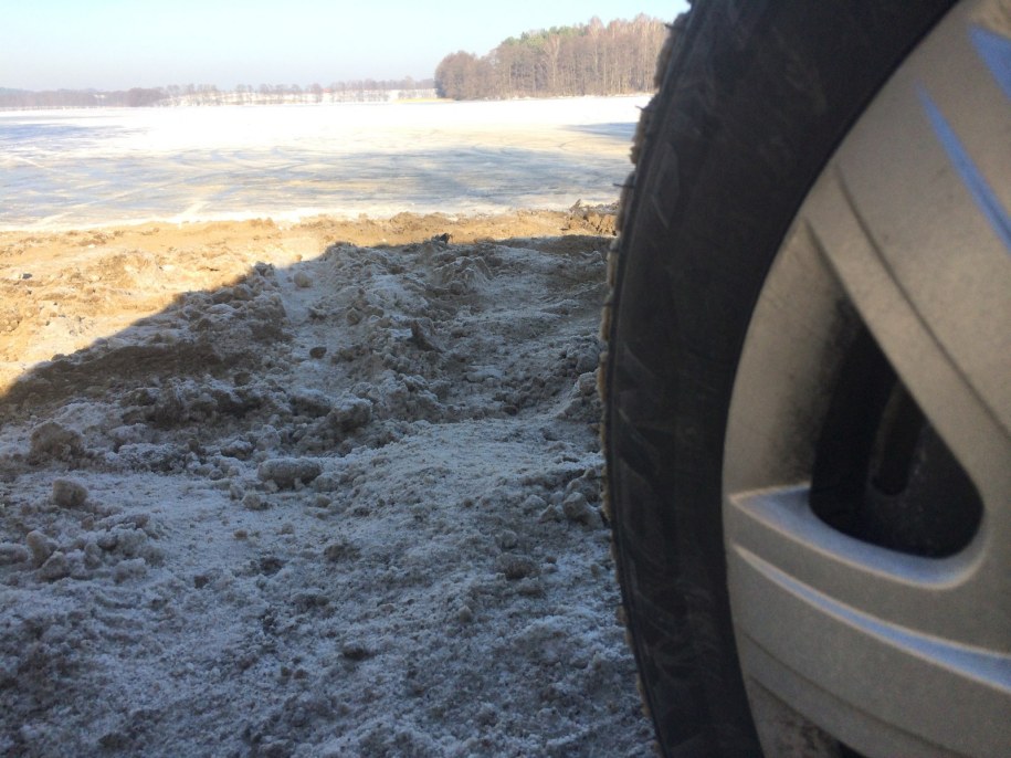 Samochód na jeziorze Krzywym /Piotr Bułakowski /RMF FM