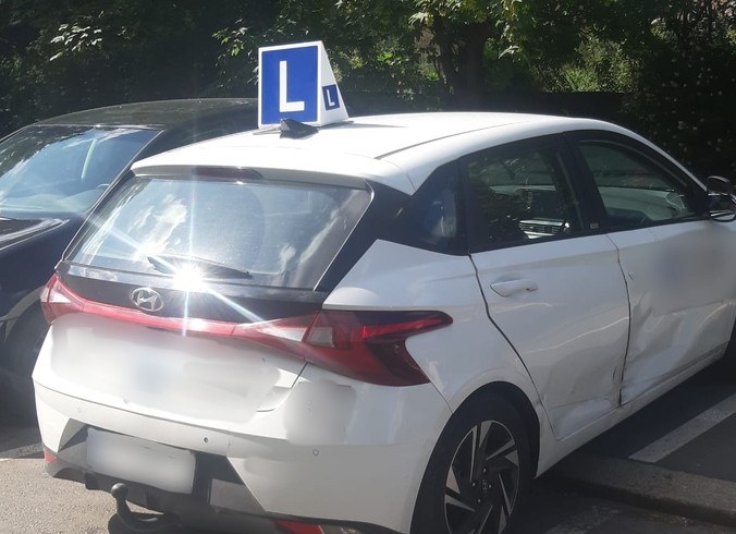 Samochód nauki jazdy zatrzymany przez wrocławską policję /Policja