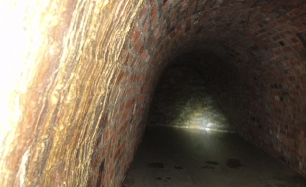 "Samochód-odkurzacz" z Holandii posprząta tunele w skarpie szczecińskiego zamku