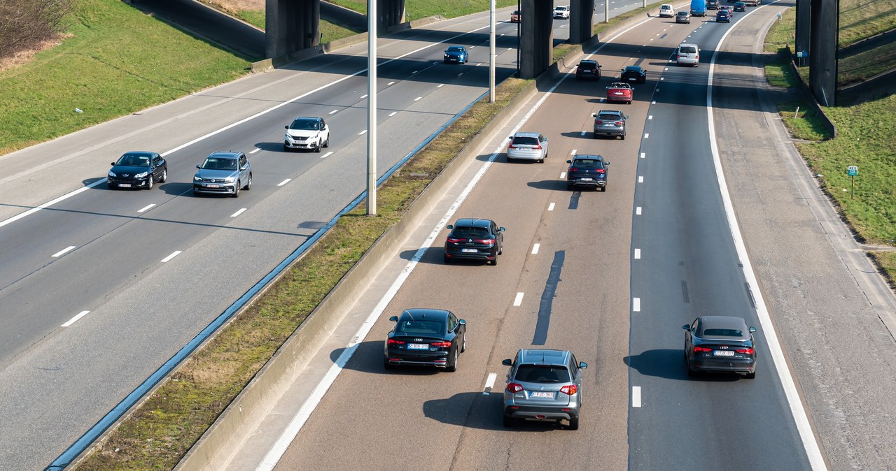 Samochód pokonał około 25 km bez ingerencji kierowcy /123RF/PICSEL