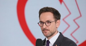 Samochód polskiego europosła "ostrzelany". Co na to prokuratura?