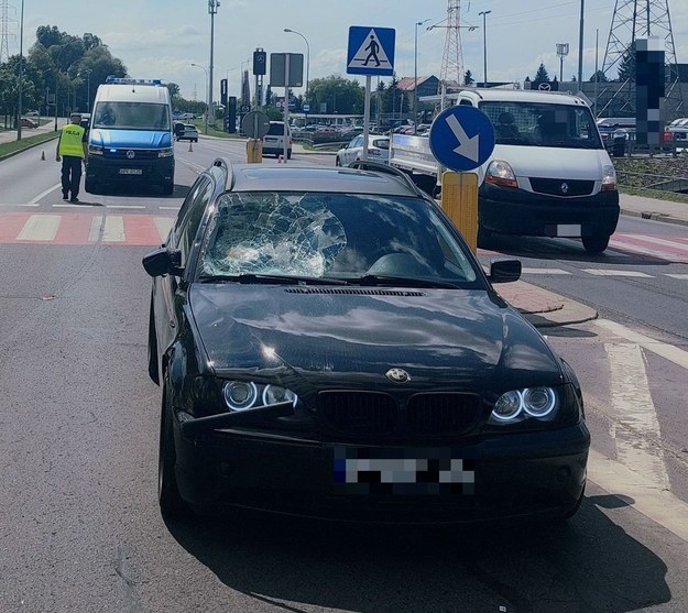 Samochód potrącił na pasach dwoje dzieci /KMP Rzeszów /Policja