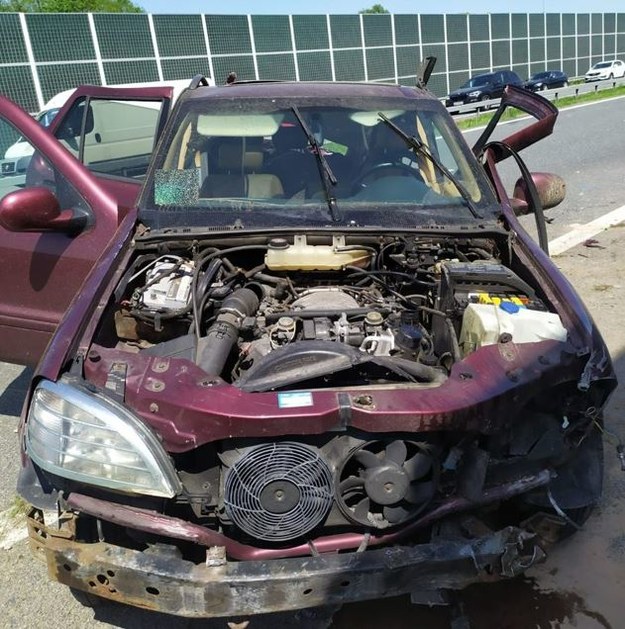 Samochód rozbity po wypadku /Policja Tarnów /Facebook