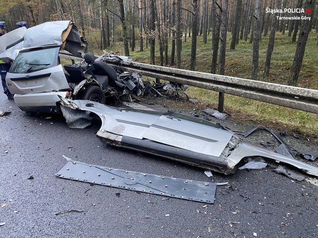 Samochód rozpadł się na części /KPP Tarnowskie Góry /Policja