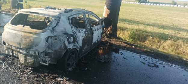 Samochód spłonął. Kierowcy nie udało się uratować /KP PSP Lębork  /