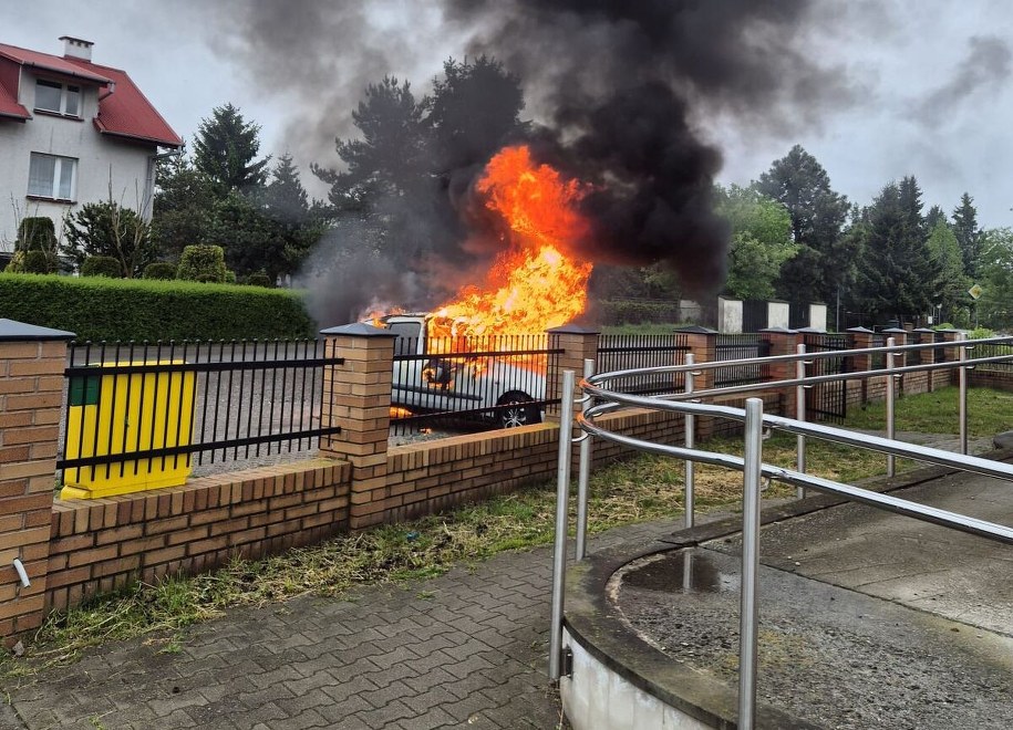 Samochód stanął w ogniu /Lubelska Policja /