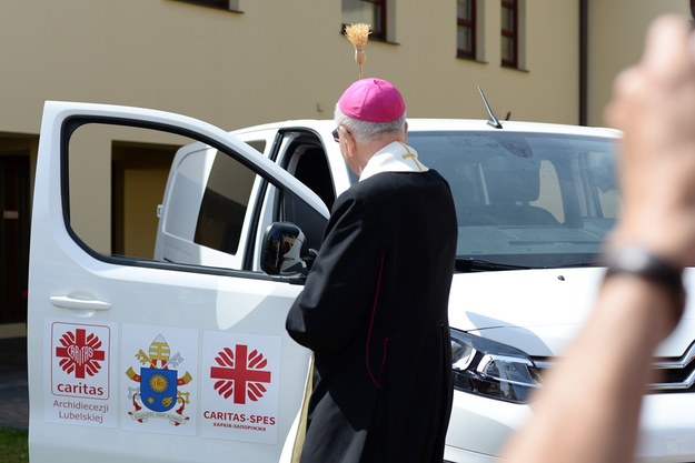 Samochód ufundowany przez Papieża Franciszka dla Cartias w Charkowie /