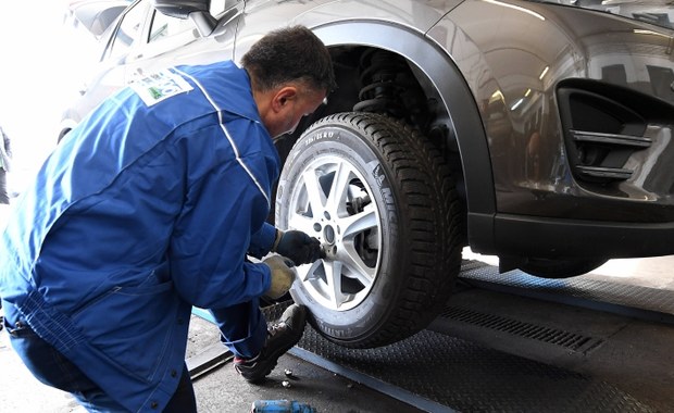 "Samochód w zimie dostaje w kość". Jak zadbać o auto przed nadejściem wiosny?