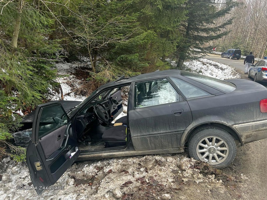 Samochód wjechał do rowu /Policja Zakopane /Policja