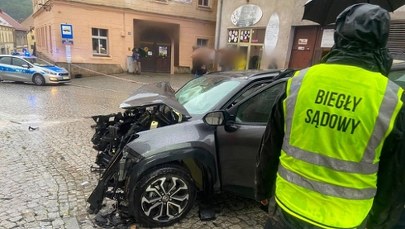 Samochód wjechał na chodnik i potrącił dwie osoby. Piesi nie żyją