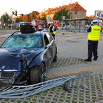 Samochód wjechał na chodnik przy przystanku we Wrocławiu. Kilka osób rannych