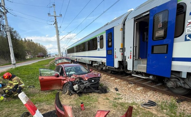 Samochód wjechał pod pociąg w Białym Dunajcu