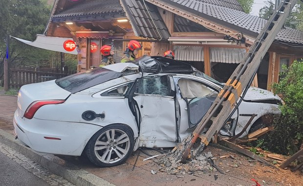 Samochód wjechał w cukiernię w Zakopanem
