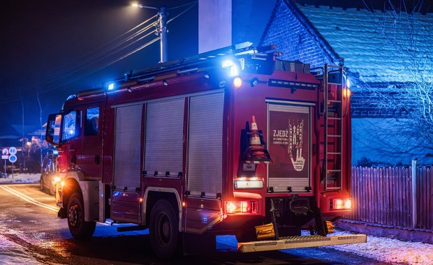 Samochód wjechał w dom na Śląsku. 13 osób ewakuowanych