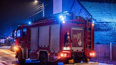 Samochód wjechał w dom na Śląsku. 13 osób ewakuowanych