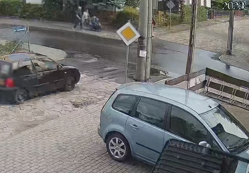 Samochód wjechał w pieszych idących chodnikiem /KPP w Aleksandrowie Kujawskim /