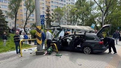 Samochód wjechał w przystanek autobusowy. Koszmarne sceny w Gdyni