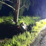 Samochód wypadł z drogi i dachował. W środku pięcioro nastolatków