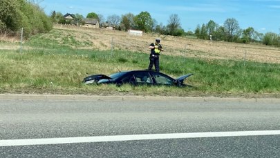 Samochód wypadł z drogi. Utrudnienia na A4