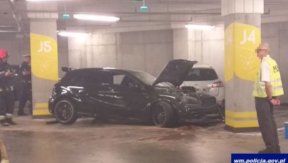 Samochód "zaalarmował" policję, gdy kierowca uderzył w filar