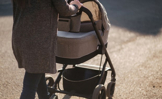 Samochód zahaczył o wózek z dzieckiem. Lądował śmigłowiec LPR