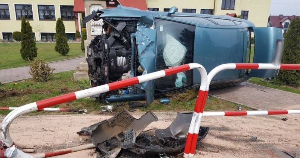 Samochód został kompletnie zniszczony /  Fot: Straż pożarna /Informacja prasowa