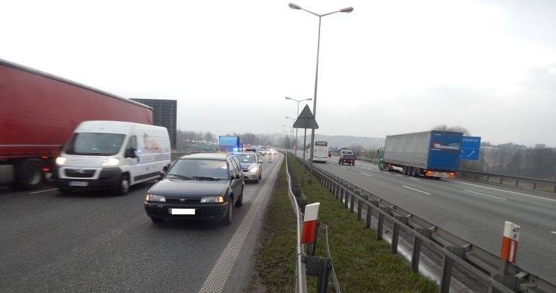 Samochód został pozostawiony na lewym pasie autostrady /Policja