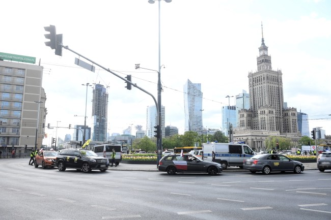 Samochodowy protest przedsiębiorców w Warszawie / 	Radek Pietruszka   /PAP