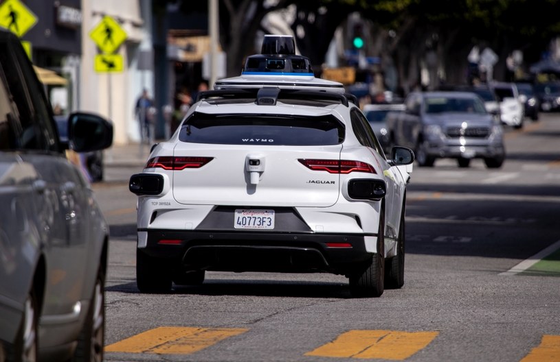 Samochody autonomiczne to prawdziwy problem /Getty Images