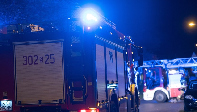 Samochody ciężarowe w ogniu. Osiem zastępów straży w akcji