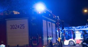 Samochody ciężarowe w ogniu. Osiem zastępów straży w akcji