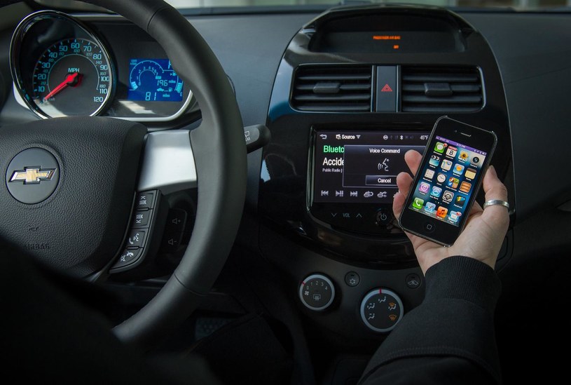 Samochody coraz bardziej integrują się ze smartfonami /Informacja prasowa