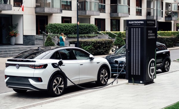 Samochody elektryczne w Polsce. Jak wypadamy na tle UE? Raport PIE