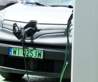 Samochody elektryczne w Polsce w 2022 roku - dane nie napawają optymizmem