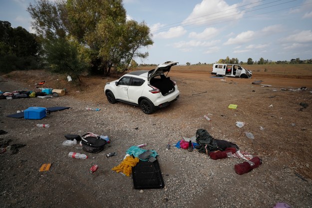 Samochody i rzeczy osobiste pozostawione po ataku Hamasu /ATEF SAFADI  /PAP/EPA
