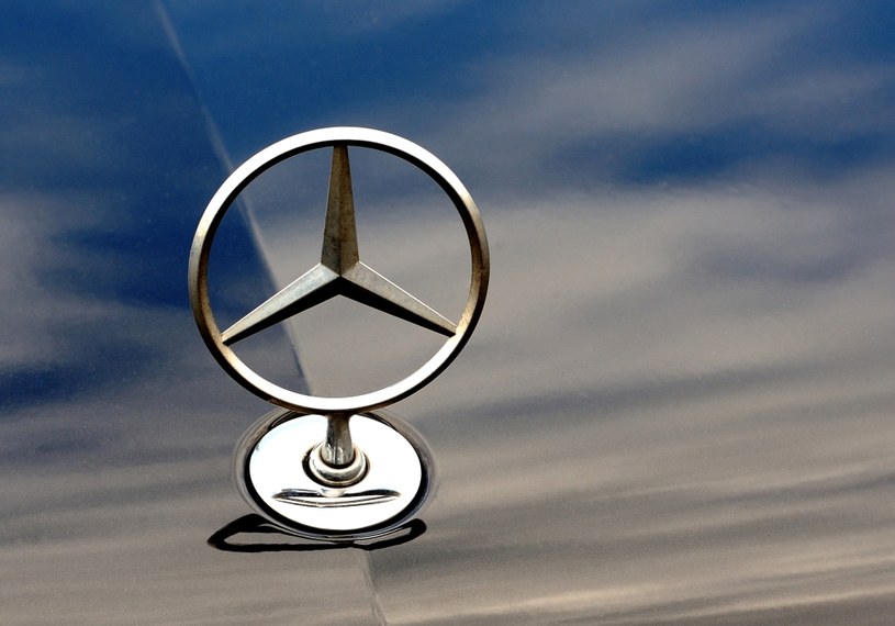 Samochody marki Mercedes umożliwią integrację zarówno iPhone’ów, jak i smartfonów z Androidem. /AFP