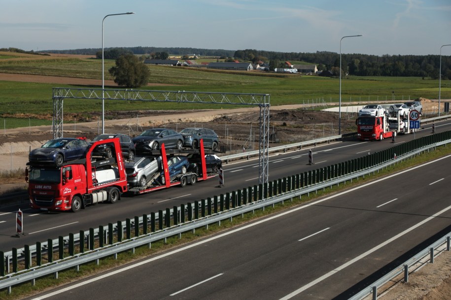 Samochody na obwodnicy Łomży /Artur Reszko /PAP