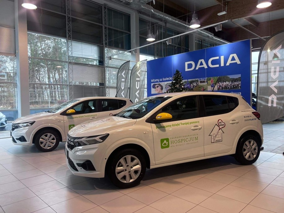 Samochody osobowe, które trafiły do Zachodniopomorskiego Hospicjum dla Dzieci w Szczecinie /Paweł Żuchowski /RMF FM