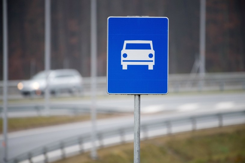 Samochody osobowe mogą się poruszać po drodze ekspresowej z prędkością do 120 km/h / WOJCIECH STROZYK/REPORTER  /Agencja SE/East News
