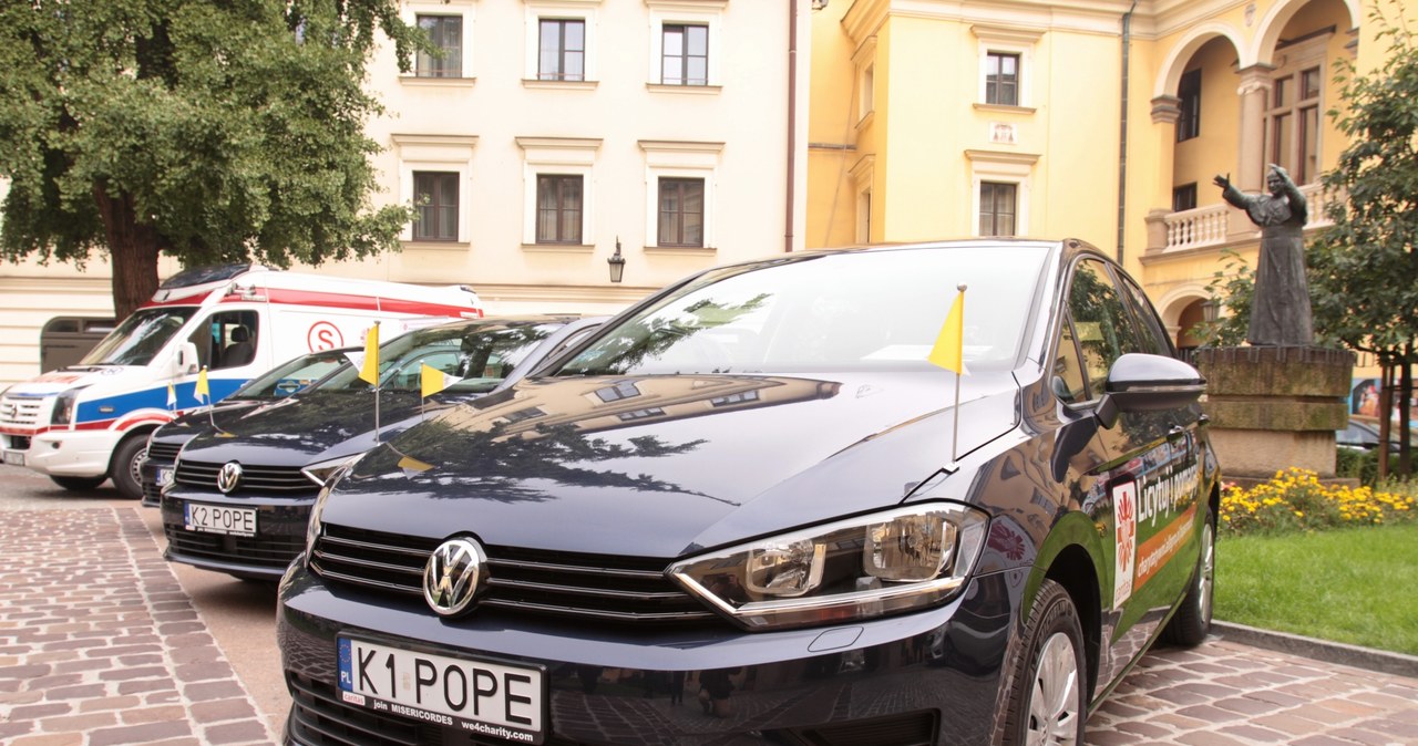Samochody papieża wystawione na aukcję