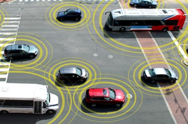 Samochody podłączone do wspólnej sieci - przyszłość motoryzacji? /Internet