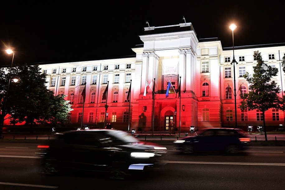 Samochody przed Kancelarią Prezesa Rady Ministrów (zdj. arch.) / 	Marcin Obara  /PAP