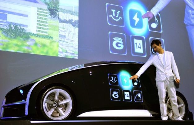 Samochody są coraz bardziej naszpikowane elektronią -  co to oznacza dla przyszłych kierowców? /AFP