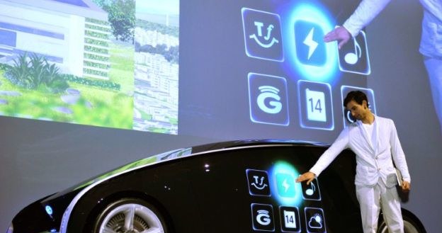 Samochody są coraz bardziej naszpikowane elektronią -  co to oznacza dla przyszłych kierowców? /AFP