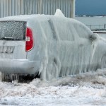 samochodowiec Samochody skute lodem. Te zdjęcia z portu obiegły świat