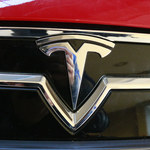 Samochody Tesla same tworzą niebezpieczne sytuacje