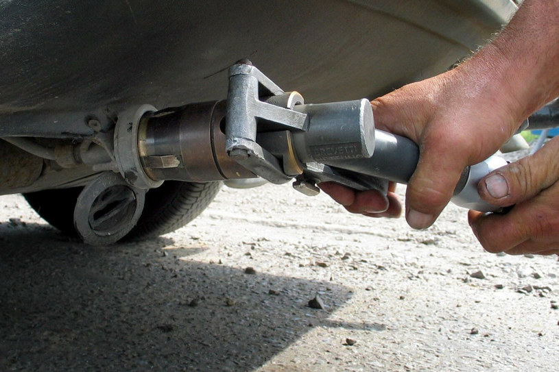 Samochody z instalacją gazową są w zauważalnie gorszym stanie technicznym niż benzynowe. Potwierdzają to dane z przeglądów /Dariusz Lewandowski /East News